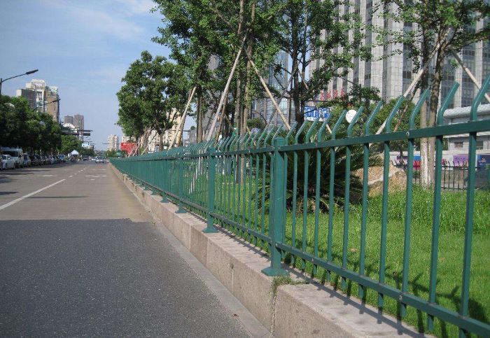 廣東護(hù)欄,東莞護(hù)欄,圍墻護(hù)欄,陽(yáng)臺(tái)護(hù)欄,安全防護(hù)欄